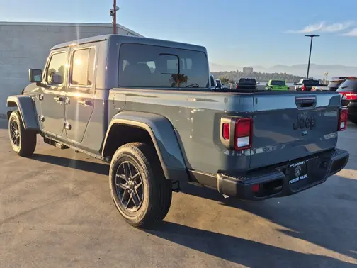 Anvil Clear-Coat Exterior Paint 2026 Jeep Gladiator Sport S