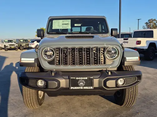 Anvil Clear-Coat Exterior Paint 2026 Jeep Gladiator Sport S