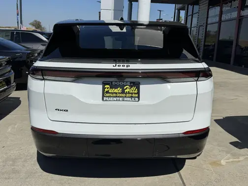 Bright White Clear-Coat Exterior Paint 2025 Jeep Wagoneer S Limited
