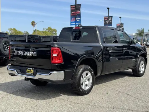 Diamond Black Crystal Pearl-Coat Exterior Paint 2026 RAM 1500 Big Horn