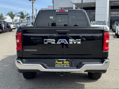 Diamond Black Crystal Pearl-Coat Exterior Paint 2026 RAM 1500 Big Horn