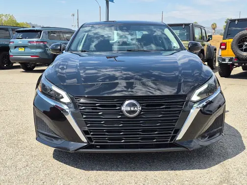 BLACK 2024 Nissan Altima SV