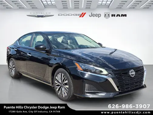 BLACK 2024 Nissan Altima SV