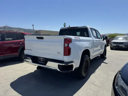 Summit White 2024 Chevrolet Silverado 1500 LT