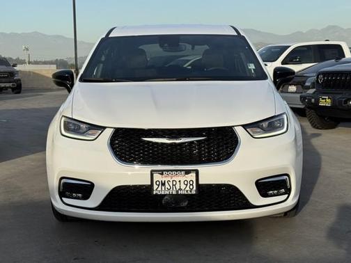 2024 Chrysler Pacifica Touring