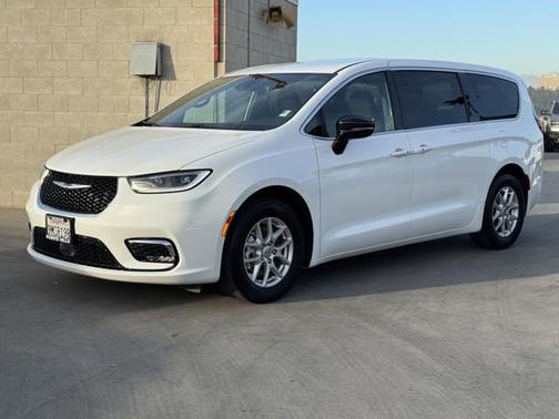 2024 Chrysler Pacifica Touring