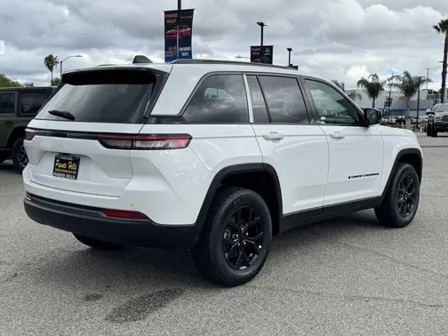 Bright White Clear-Coat Exterior Paint 2026 Jeep Grand Cherokee Laredo Altitude