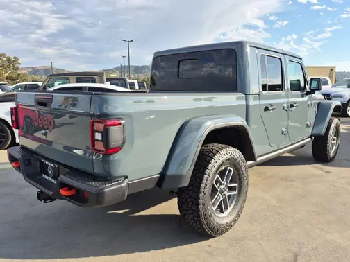 Anvil Clear-Coat Exterior Paint 2026 Jeep Gladiator Mojave