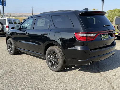 Diamond Black Clear-Coat Exterior Paint 2026 Dodge Durango GT