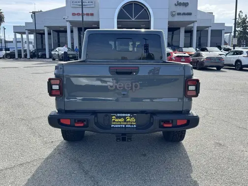 Anvil Clear-Coat Exterior Paint 2026 Jeep Gladiator RUBI