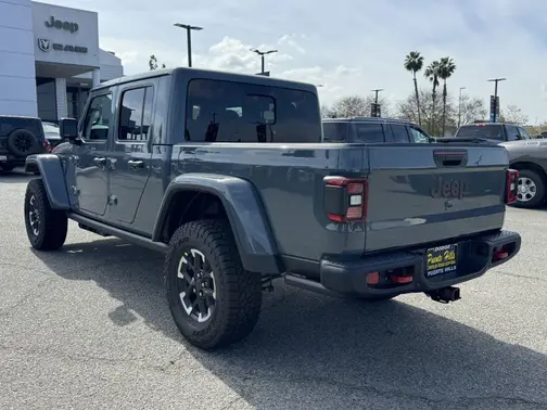Anvil Clear-Coat Exterior Paint 2026 Jeep Gladiator RUBI