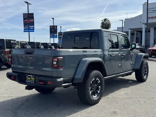 Anvil Clear-Coat Exterior Paint 2026 Jeep Gladiator RUBI