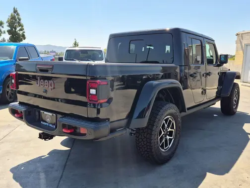 Black Clear-Coat Exterior Paint 2026 Jeep Gladiator Rubicon X