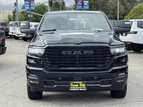 Diamond Black Crystal Pearl-Coat Exterior Paint 2026 RAM 1500 Laramie