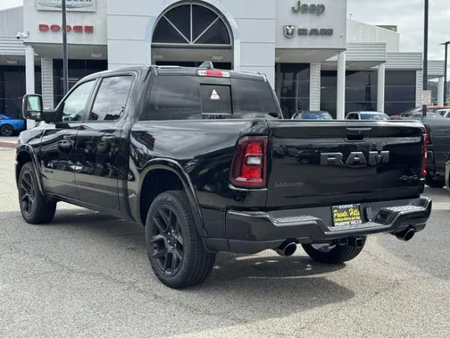 Diamond Black Crystal Pearl-Coat Exterior Paint 2026 RAM 1500 Laramie