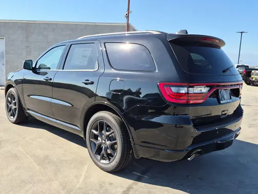 Diamond Black Clear-Coat Exterior Paint 2026 Dodge Durango GT Plus HEMI V8