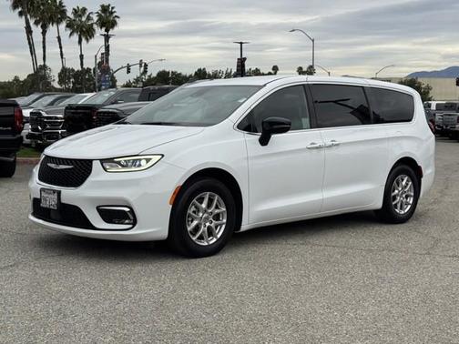 2024 Chrysler Pacifica Touring