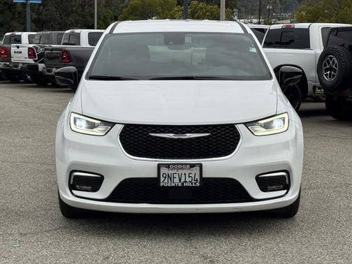 2024 Chrysler Pacifica Touring