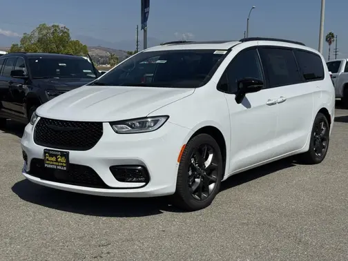 Bright White Clear-Coat Exterior Paint 2026 Chrysler Pacifica Limited
