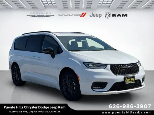 Bright White Clear-Coat Exterior Paint 2026 Chrysler Pacifica Limited