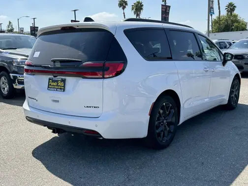 Bright White Clear-Coat Exterior Paint 2026 Chrysler Pacifica Limited