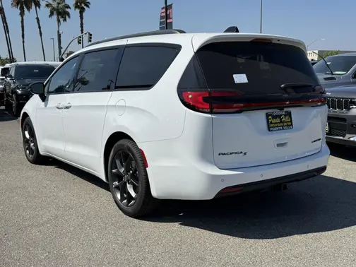 Bright White Clear-Coat Exterior Paint 2026 Chrysler Pacifica Limited