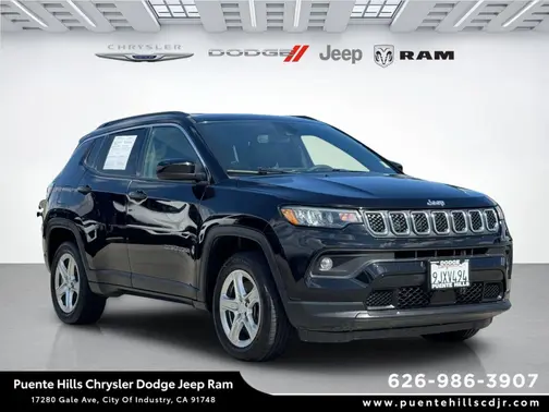 Diamond Black Crystal Pearlcoat 2023 Jeep Compass Latitude