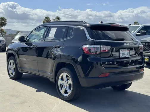 Diamond Black Crystal Pearlcoat 2023 Jeep Compass Latitude