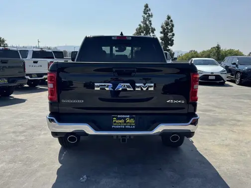 Diamond Black Crystal Pearl-Coat Exterior Paint 2026 RAM 1500 Laramie