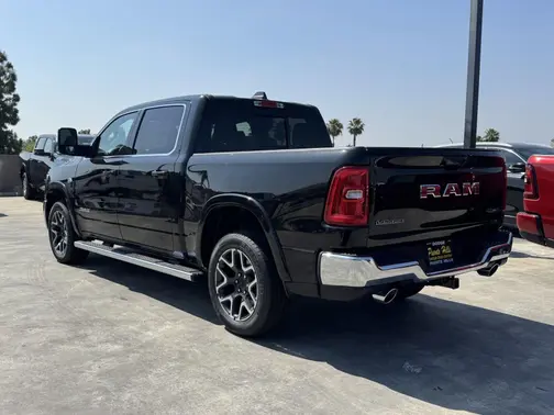 Diamond Black Crystal Pearl-Coat Exterior Paint 2026 RAM 1500 Laramie
