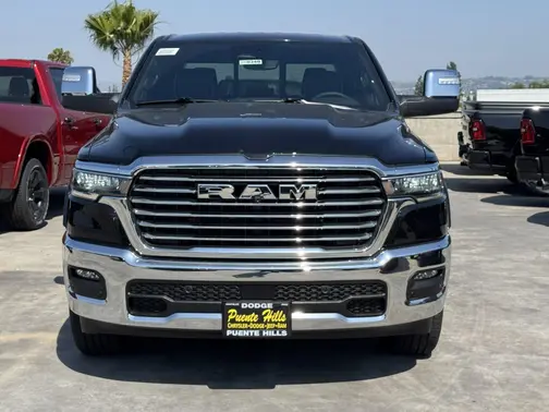 Diamond Black Crystal Pearl-Coat Exterior Paint 2026 RAM 1500 Laramie