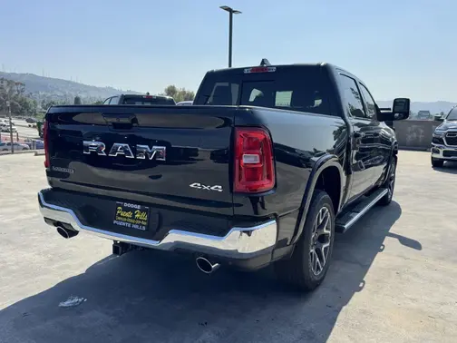 Diamond Black Crystal Pearl-Coat Exterior Paint 2026 RAM 1500 Laramie