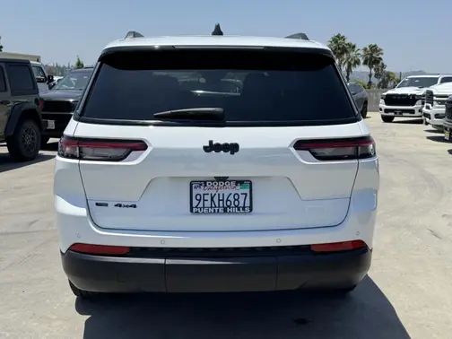 Bright White Clearcoat 2023 Jeep Grand Cherokee L Altitude