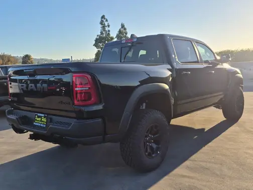 Diamond Black Crystal Pearl-Coat Exterior Paint 2026 RAM 1500 RHO