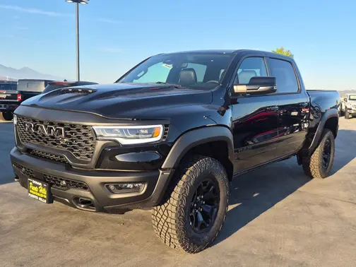 Diamond Black Crystal Pearl-Coat Exterior Paint 2026 RAM 1500 RHO