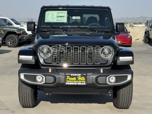 Black Clear-Coat Exterior Paint 2026 Jeep Gladiator 85th Anniversary Edition