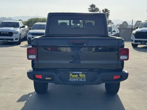Black Clear-Coat Exterior Paint 2026 Jeep Gladiator 85th Anniversary Edition