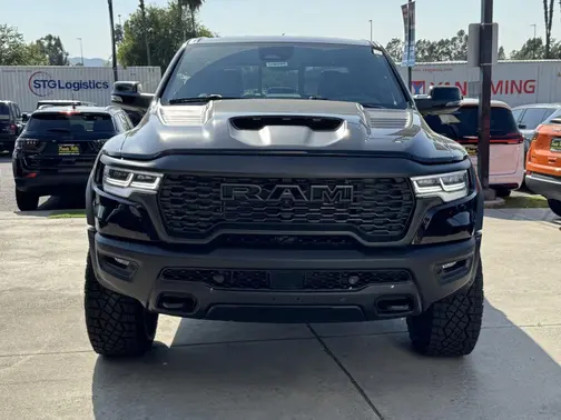 Diamond Black Crystal Pearl-Coat Exterior Paint 2026 RAM 1500 RHO