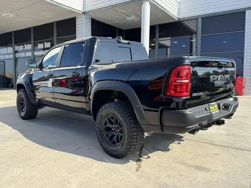 Diamond Black Crystal Pearl-Coat Exterior Paint 2026 RAM 1500 RHO