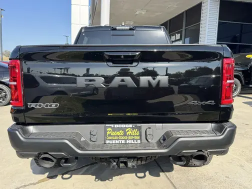 Diamond Black Crystal Pearl-Coat Exterior Paint 2026 RAM 1500 RHO