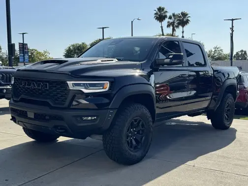 Diamond Black Crystal Pearl-Coat Exterior Paint 2026 RAM 1500 RHO