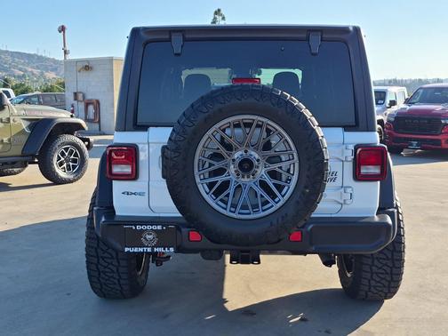Bright White Clearcoat 2025 Jeep Wrangler 4xe Willys