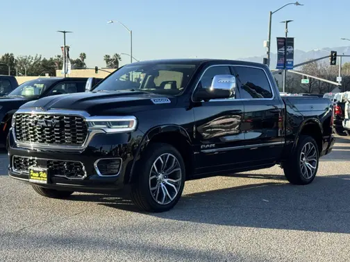 Diamond Black Crystal Pearl-Coat Exterior Paint 2026 RAM 1500 Tungsten