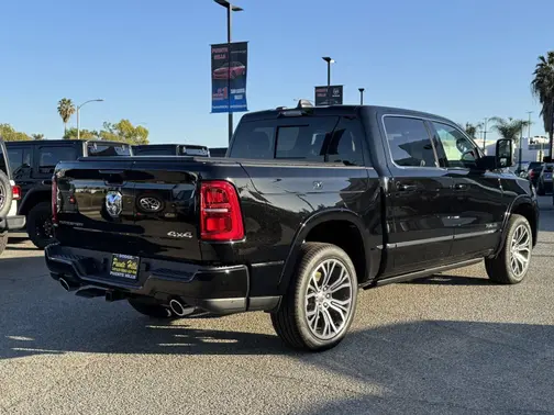 Diamond Black Crystal Pearl-Coat Exterior Paint 2026 RAM 1500 Tungsten