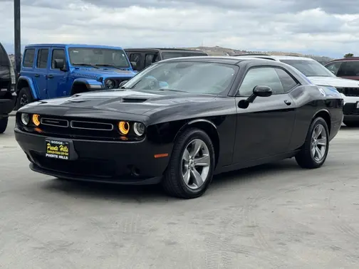 Pitch Black Clearcoat 2019 Dodge Challenger SXT