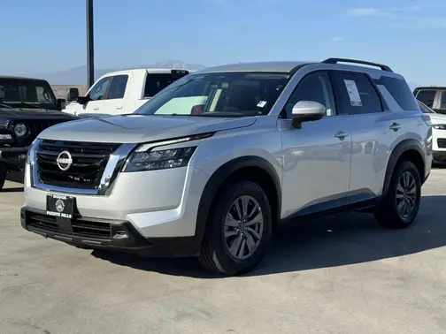 2025 Nissan Pathfinder SV