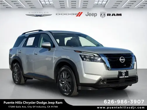 2025 Nissan Pathfinder SV