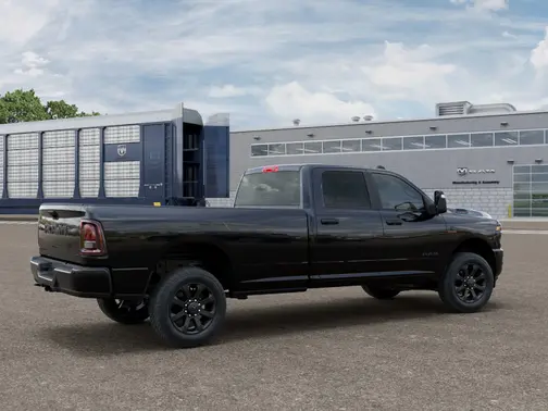 Diamond Black Crystal Pearl-Coat Exterior Paint 2026 RAM 3500 BIG HORN