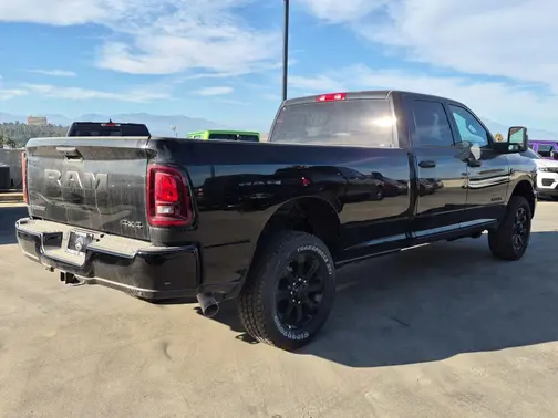 Diamond Black Crystal Pearl-Coat Exterior Paint 2026 RAM 3500 Big Horn