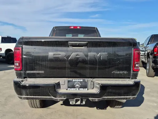 Diamond Black Crystal Pearl-Coat Exterior Paint 2026 RAM 3500 Big Horn